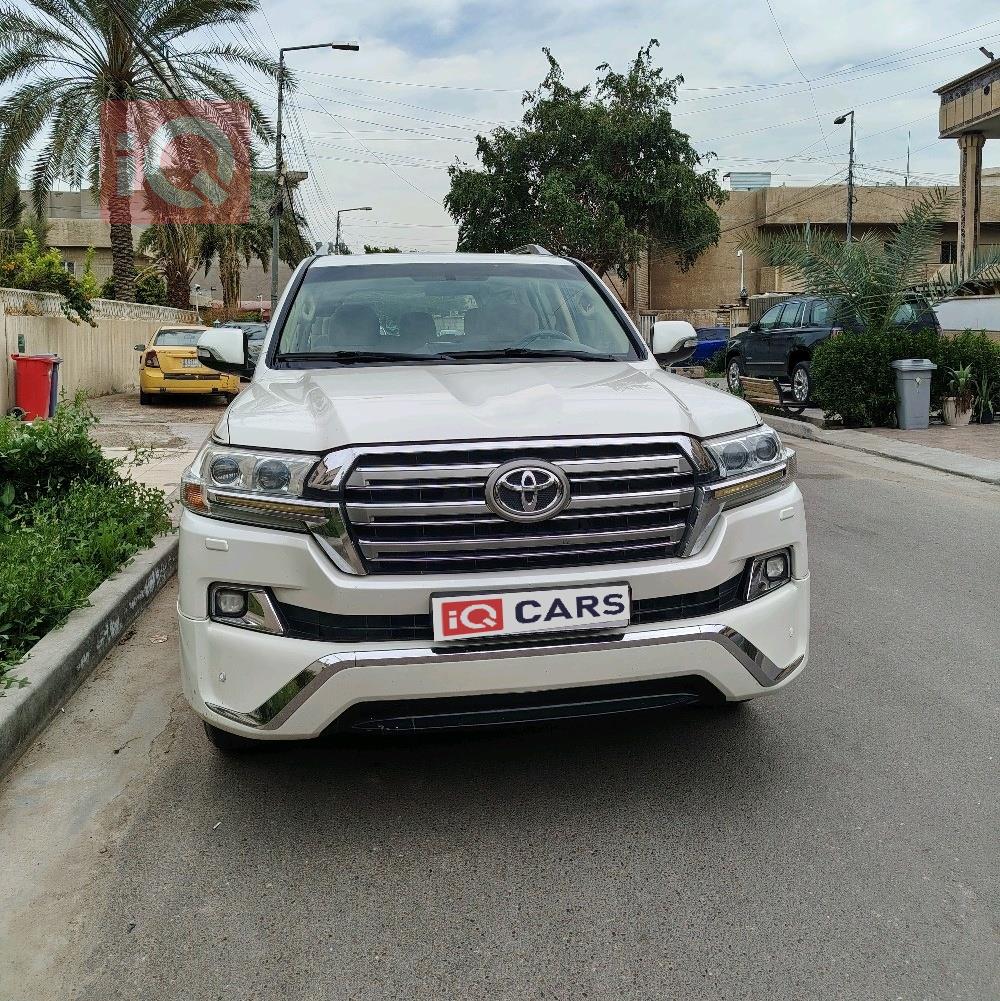 تۆیۆتا لاند کروزەر